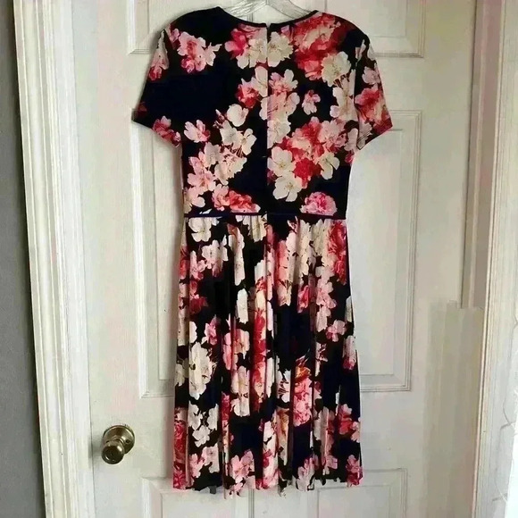 Maggy London Blue Floral Pleated Knee Length Dress Size 4 - Picture 4 of 6